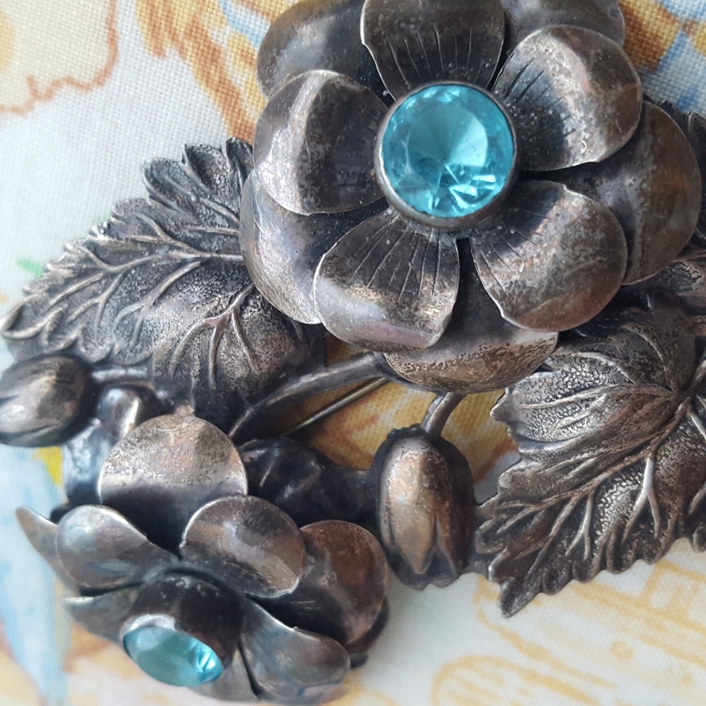 🌙Huge Sterling Blue Rhinestone Flower Brooch - Picture 12 of 15